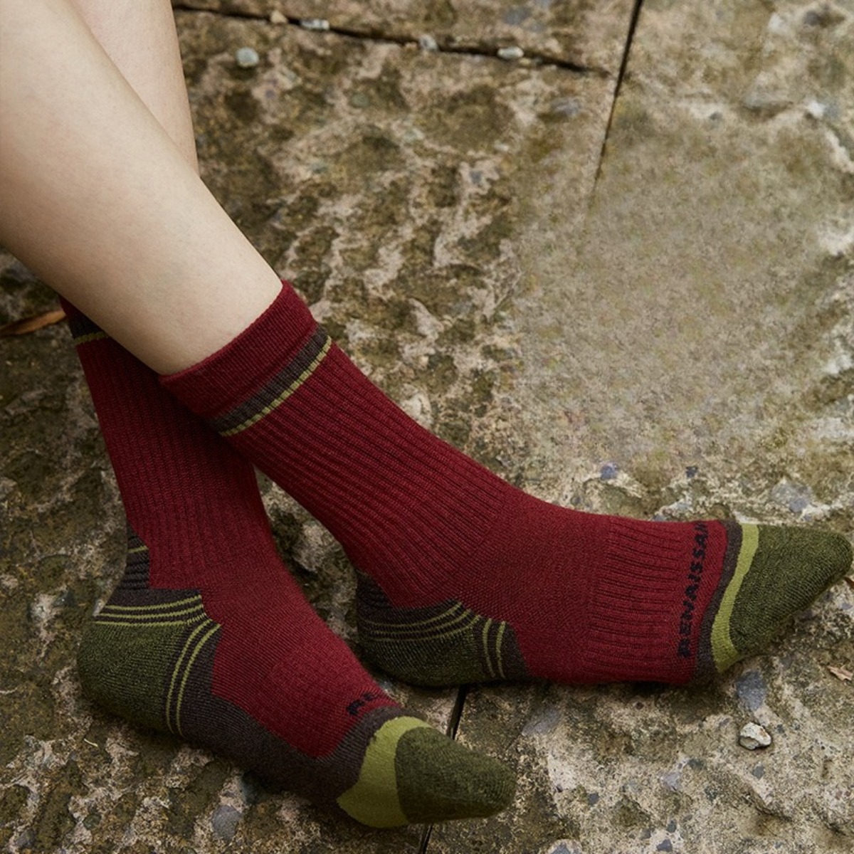 Wool Hiking Sock - ถุงเท้าขนแกะเมอริโนสำหรับผู้ชายและผู้หญิง ถุงเท้าหนานุ่มแบบเทอร์รี่ ถุงเท้าความยาวครึ่งน่อง ถุงเท้ากันหนาวสำหรับเดินป่า เล่นสกี ปั่นจักรยาน